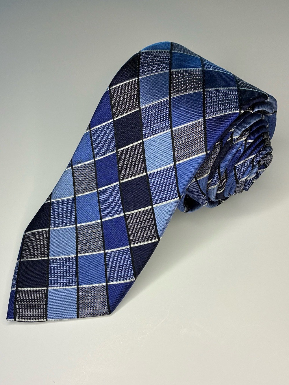 Kenneth Cole Reaction Blue/Grey/White Plaid Check Necktie 100% SILK  59 inches